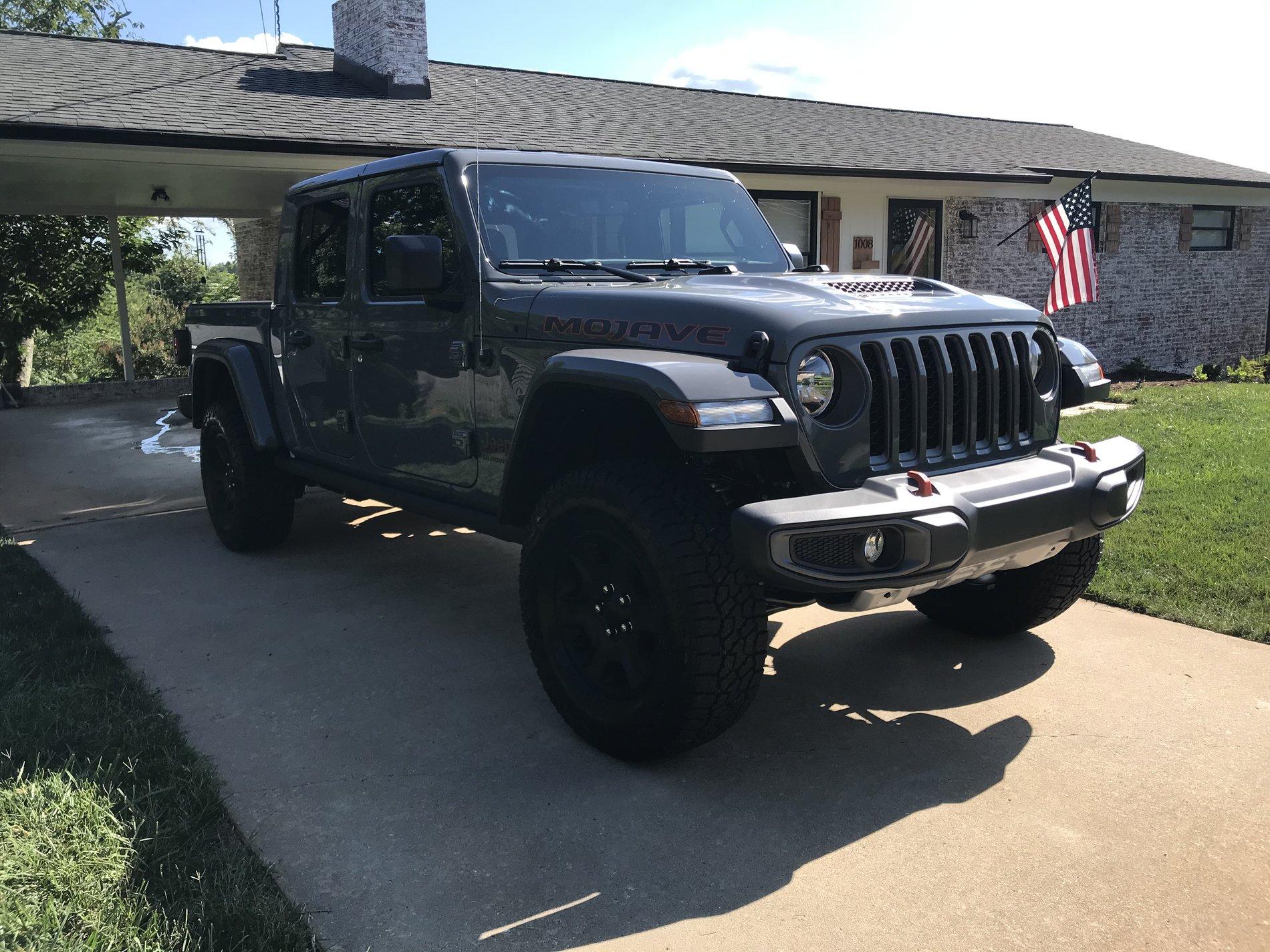 Jeep Gladiator 2020 Gladiator Mojave 9289C49F-1869-4625-A15D-6AE8A79E14BD
