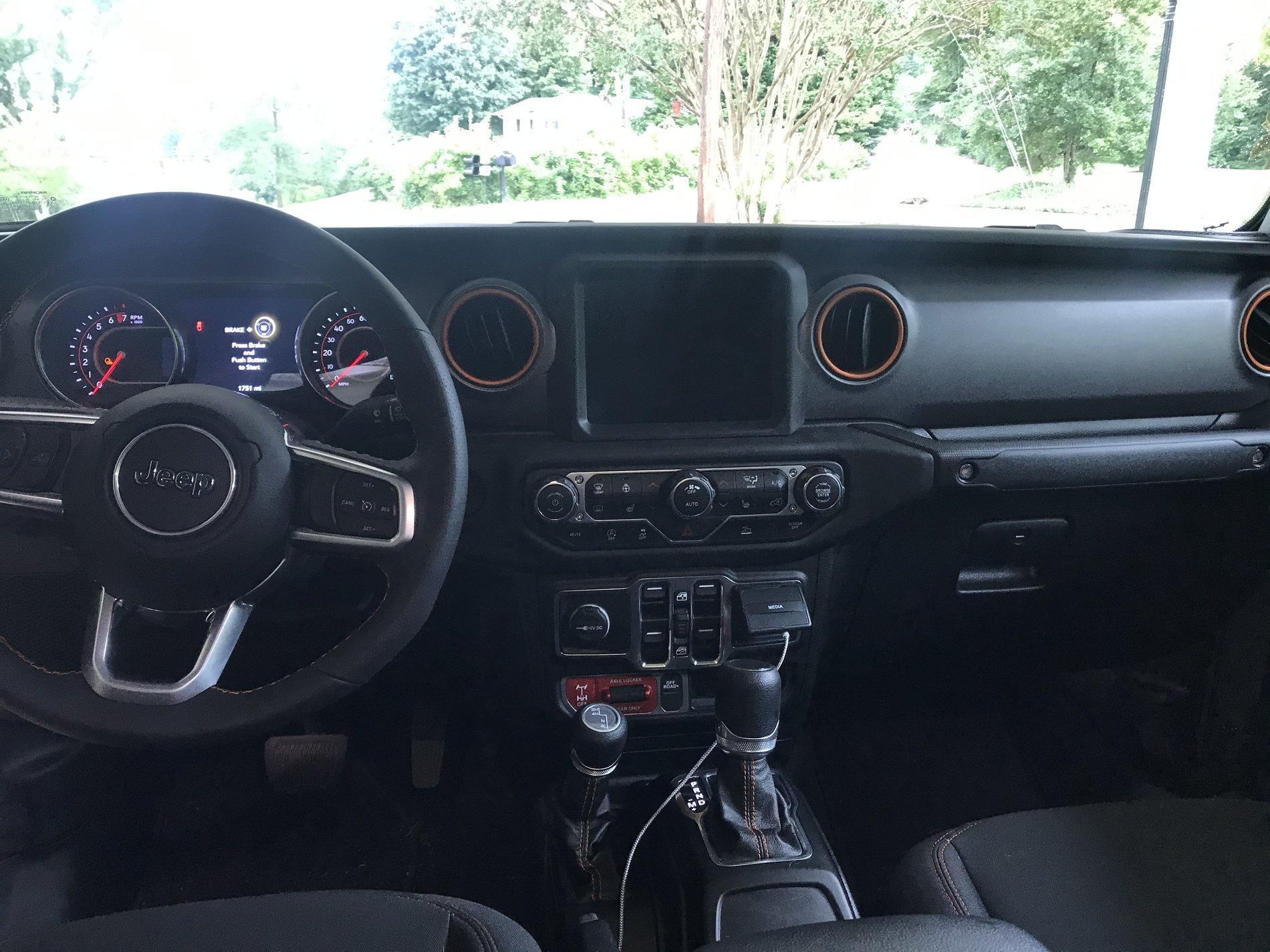 Jeep Gladiator 2020 Gladiator Mojave 3E94BBAA-19DF-4CF5-A965-58B8B240CE75