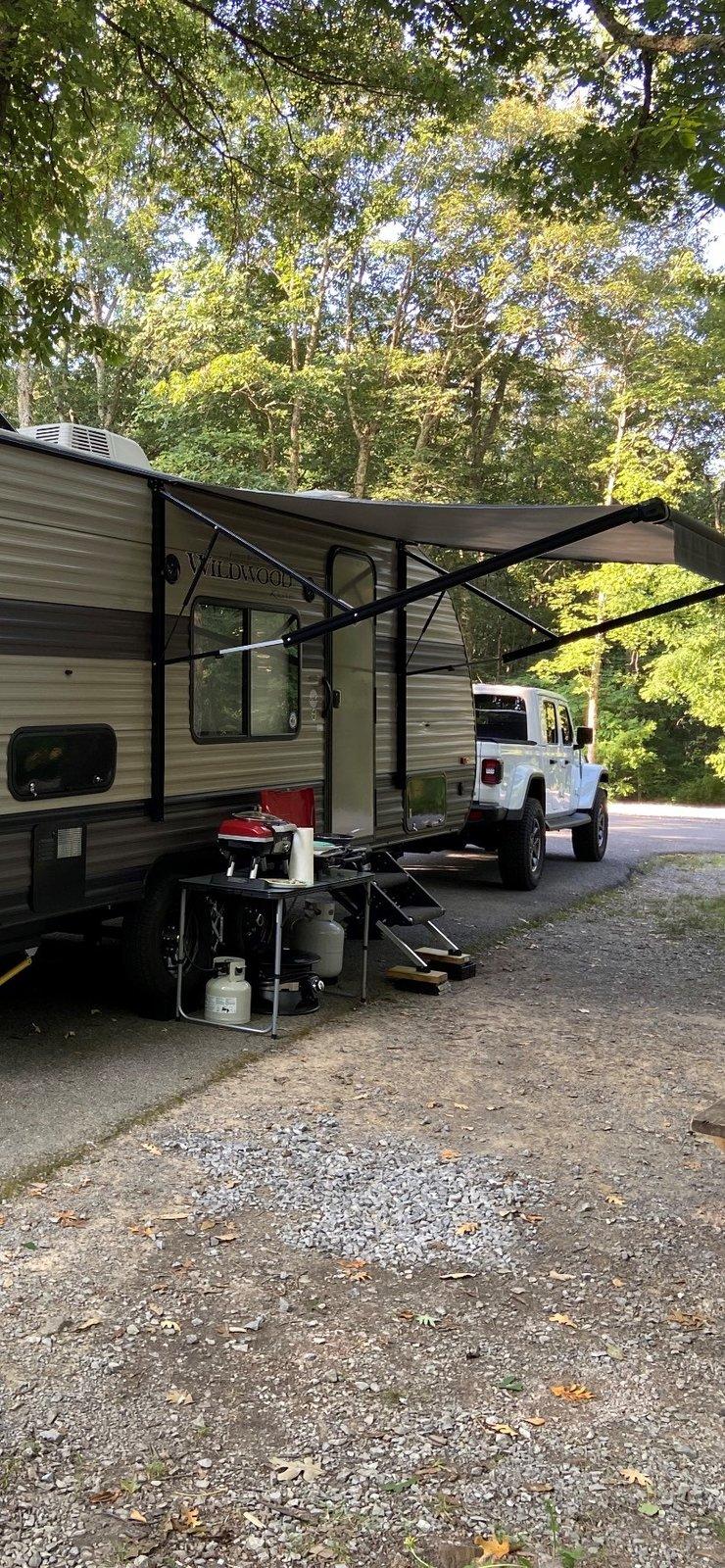 Jeep Gladiator Camping with your Gladiator Camp3