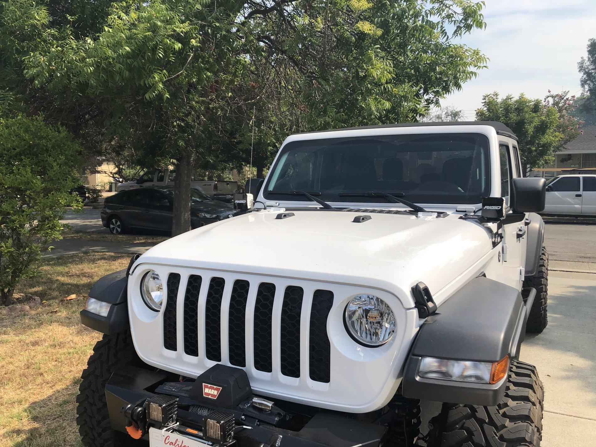 Jeep Gladiator Greg’s white JT max tow EBB90A84-1392-46FF-9533-E395C3CB40FB