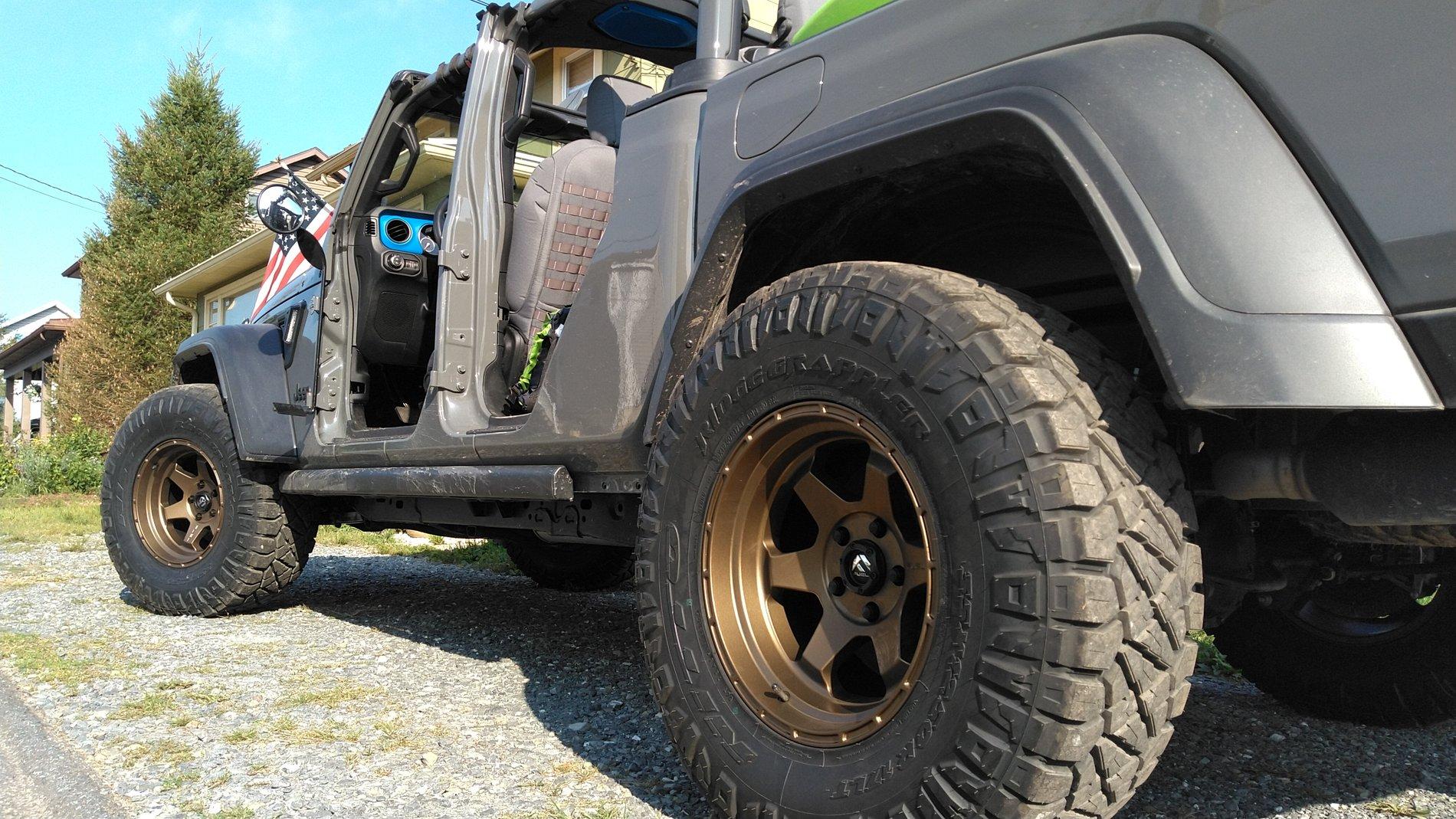 Jeep Gladiator Wheels, just not black... KIMG1701.JPG