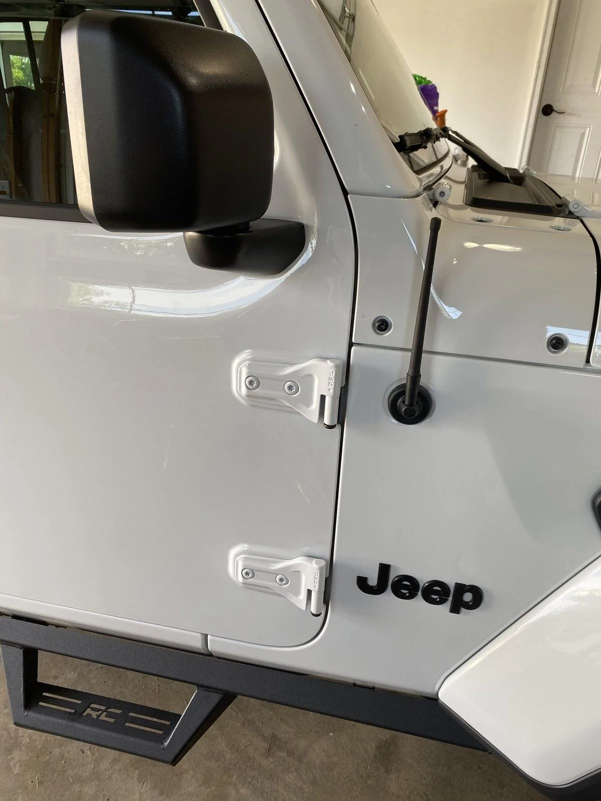 Jeep Gladiator Taking off the stickers 84523652-F0EA-423D-A82E-DDF4D9D809A5