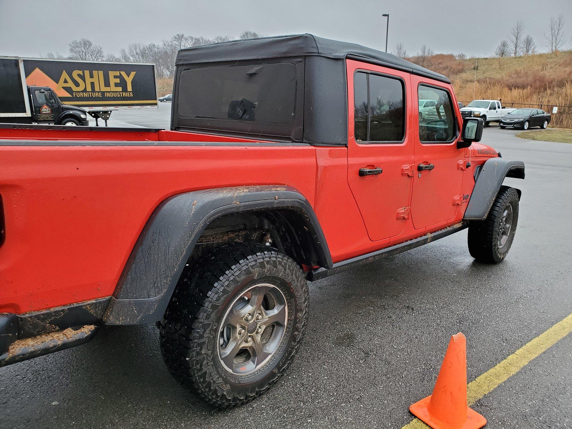 Jeep Gladiator FS: Like New Standard Soft Top 20200103_150042