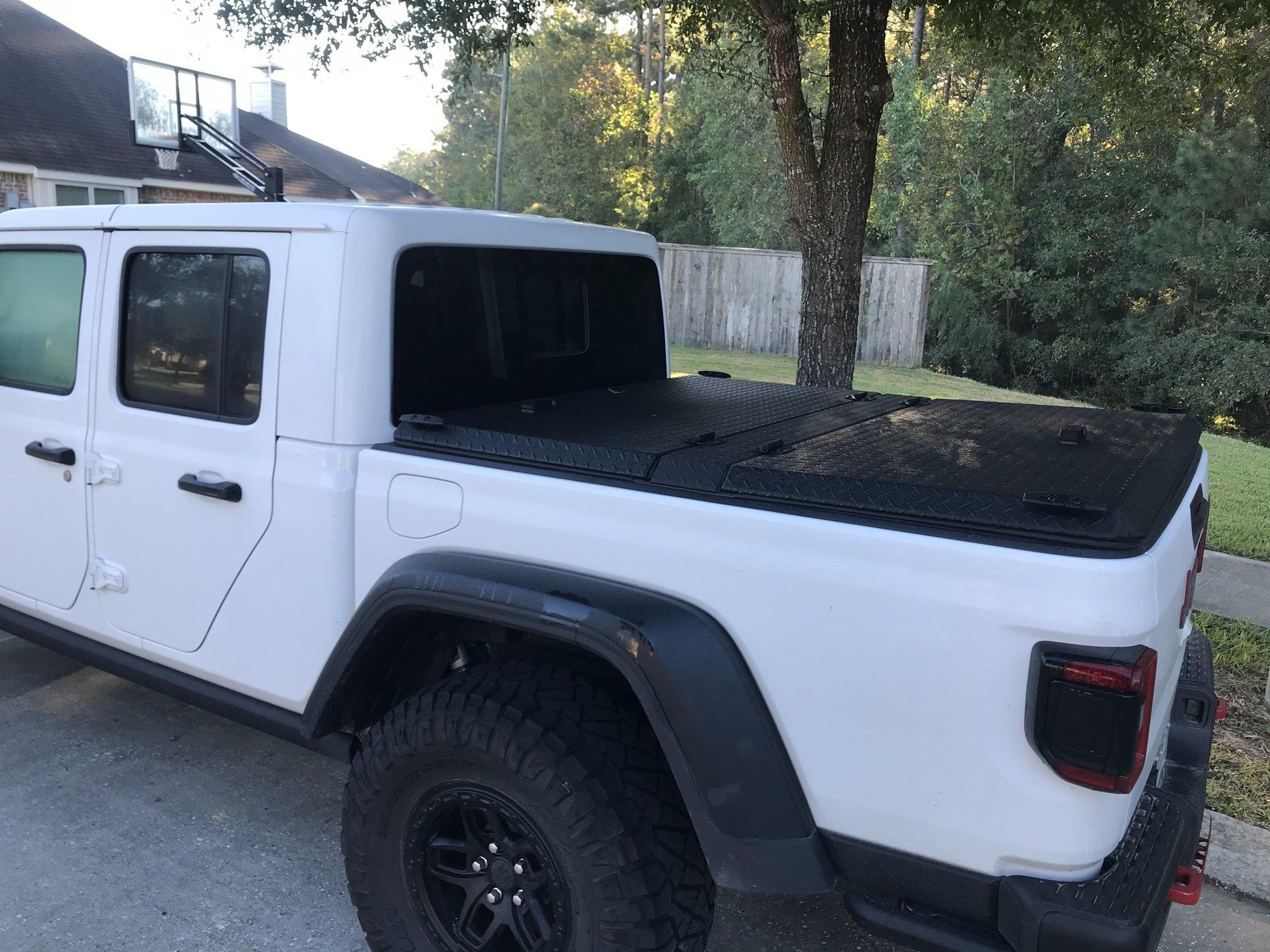 Jeep Gladiator WTS Diamondback SE Tonneau 4A004E27-D5B3-4577-A069-16B3B926F9D3