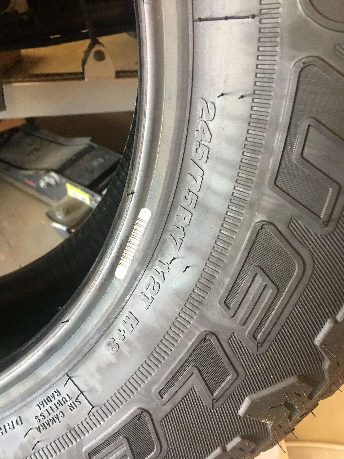 Jeep Gladiator Gone - Sport S Bridgestone Duelers A/T 9928041F-5E03-4CFE-AE4B-B01F40A412EB