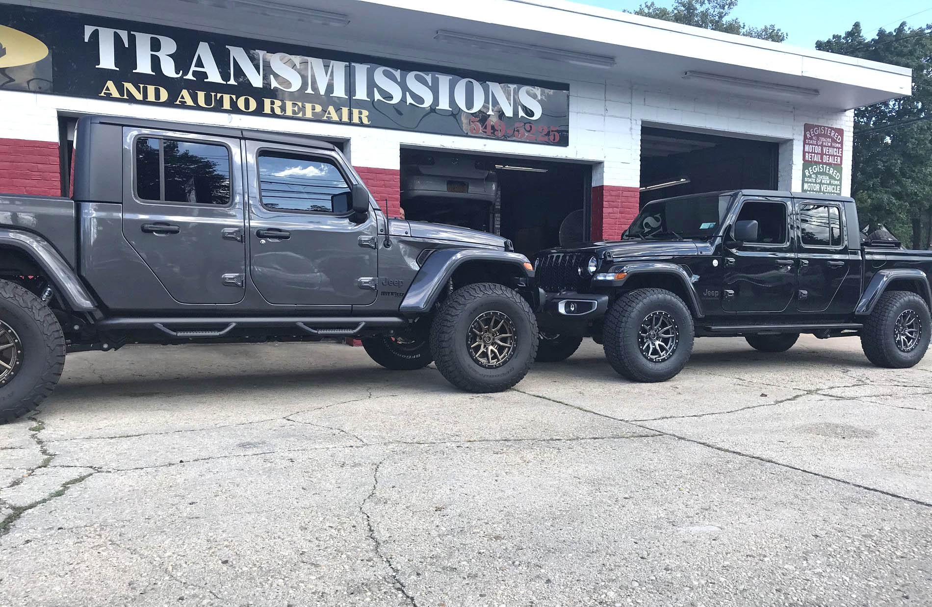 Jeep Gladiator 37″ vs 35″ Tires Side-by-Side Comparison Look 37 vs 35 inch tires Jeep Gladiator JT