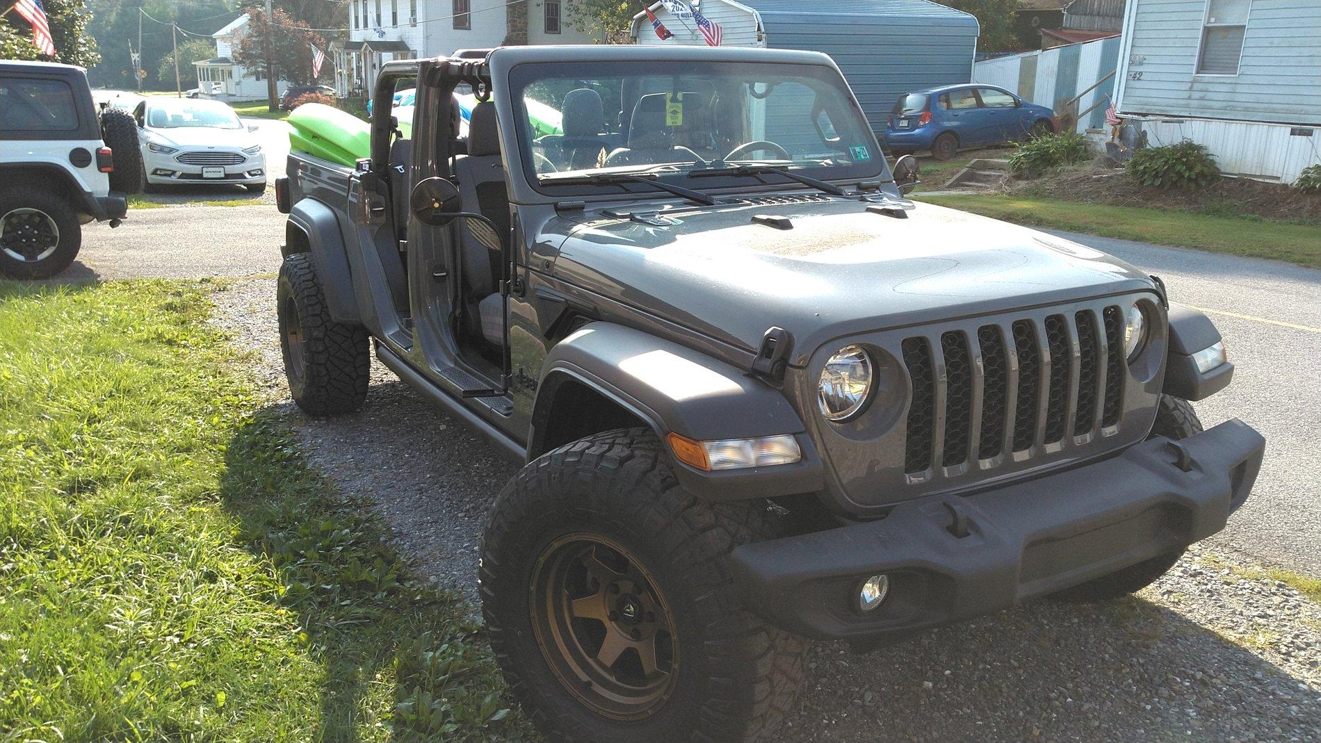 Jeep Gladiator 37″ vs 35″ Tires Side-by-Side Comparison Look KIMG1708.JPG