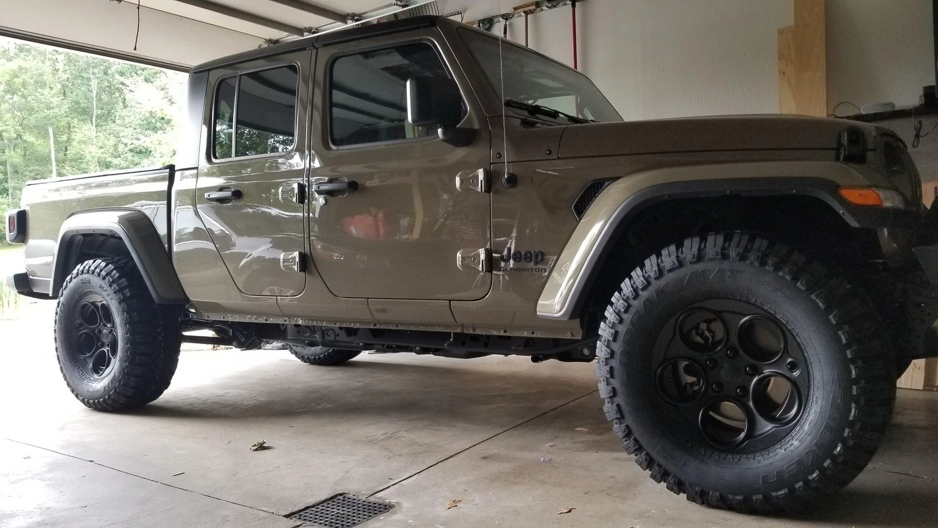 Jeep Gladiator 37″ vs 35″ Tires Side-by-Side Comparison Look 20200804_140310