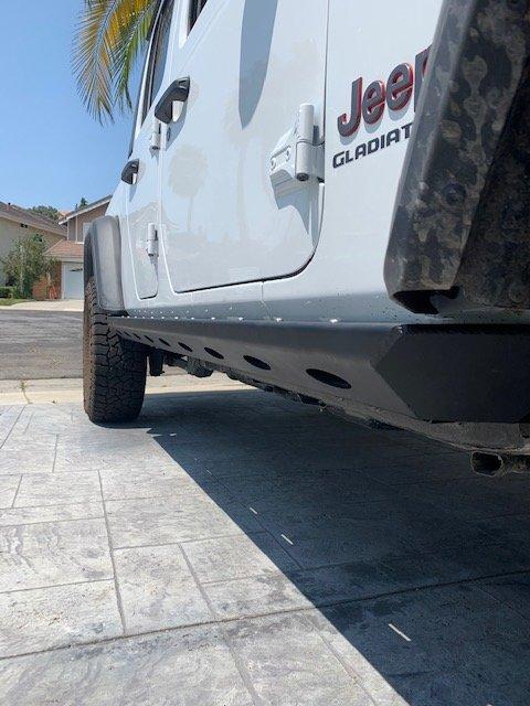 Jeep Gladiator EVO Bomber Rockers installed / left over parts IMG_2049