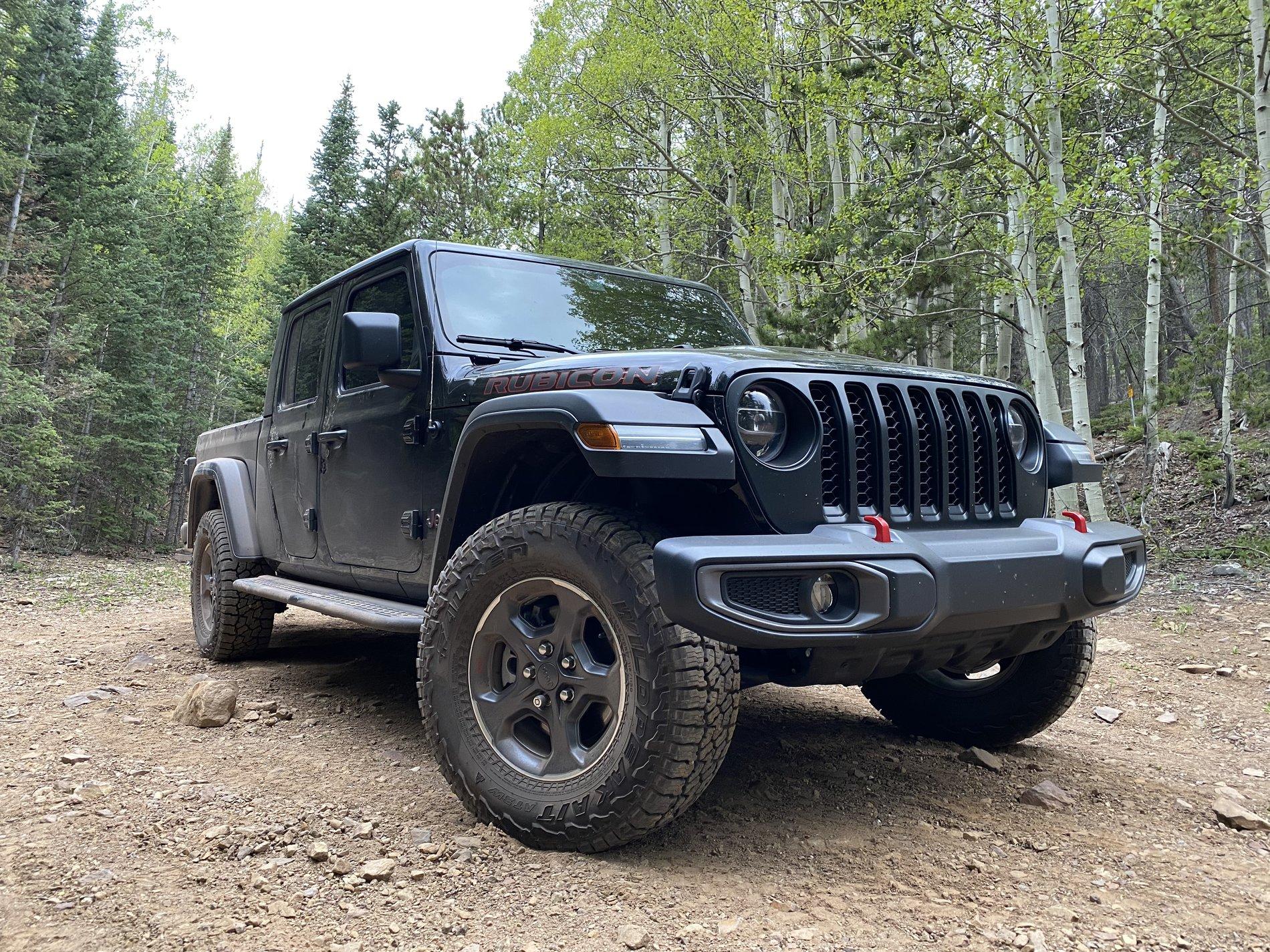 Jeep Gladiator Which of these 4 different sliders would you pick or have on your Gladiator: CD083152-3E71-43E6-BC1B-01C45D75FBD7