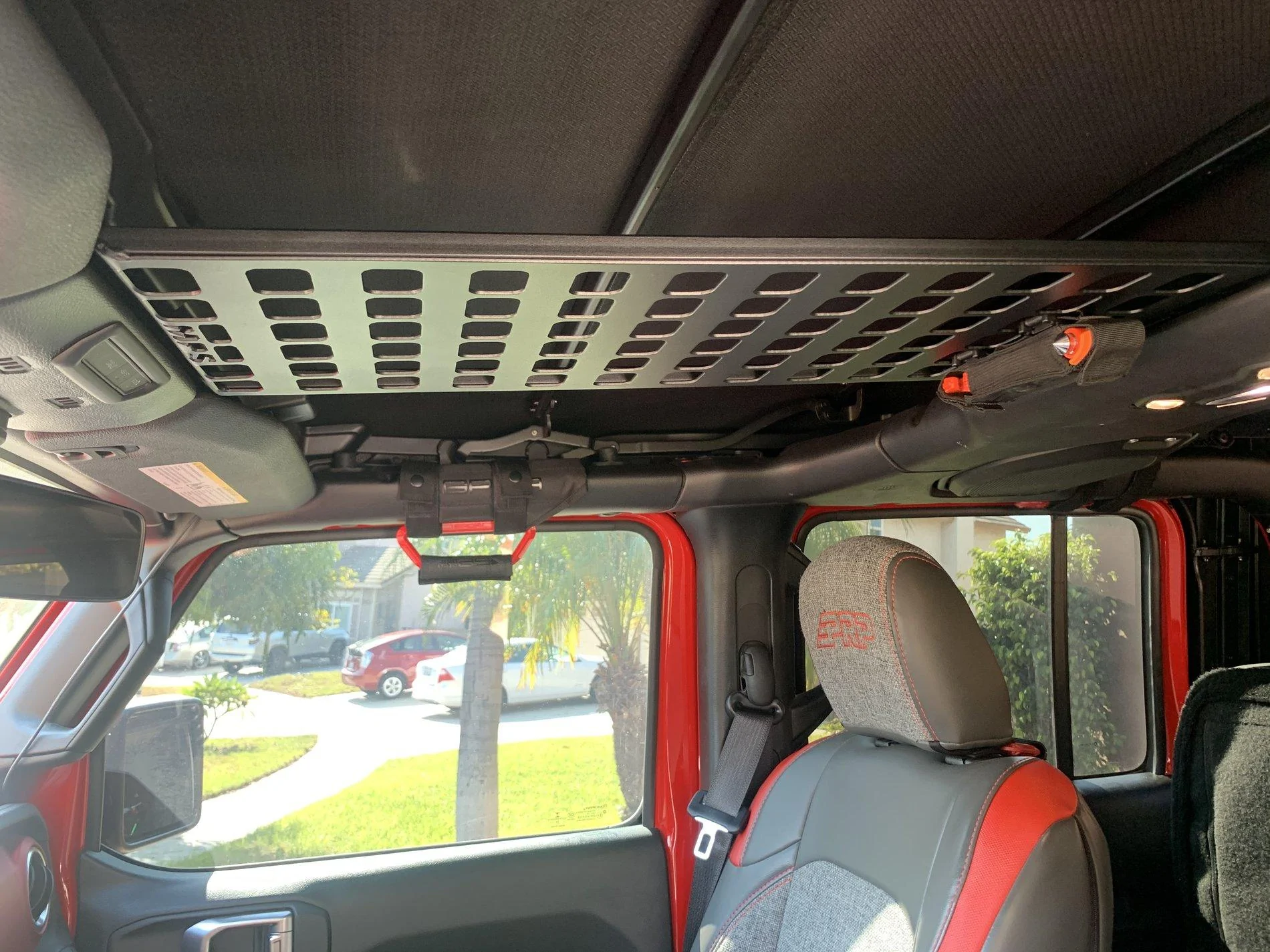 Jeep Gladiator Mojave Premium Fabric Versus Leather 87225D22-0355-4BE2-B19C-4F9D93C10172