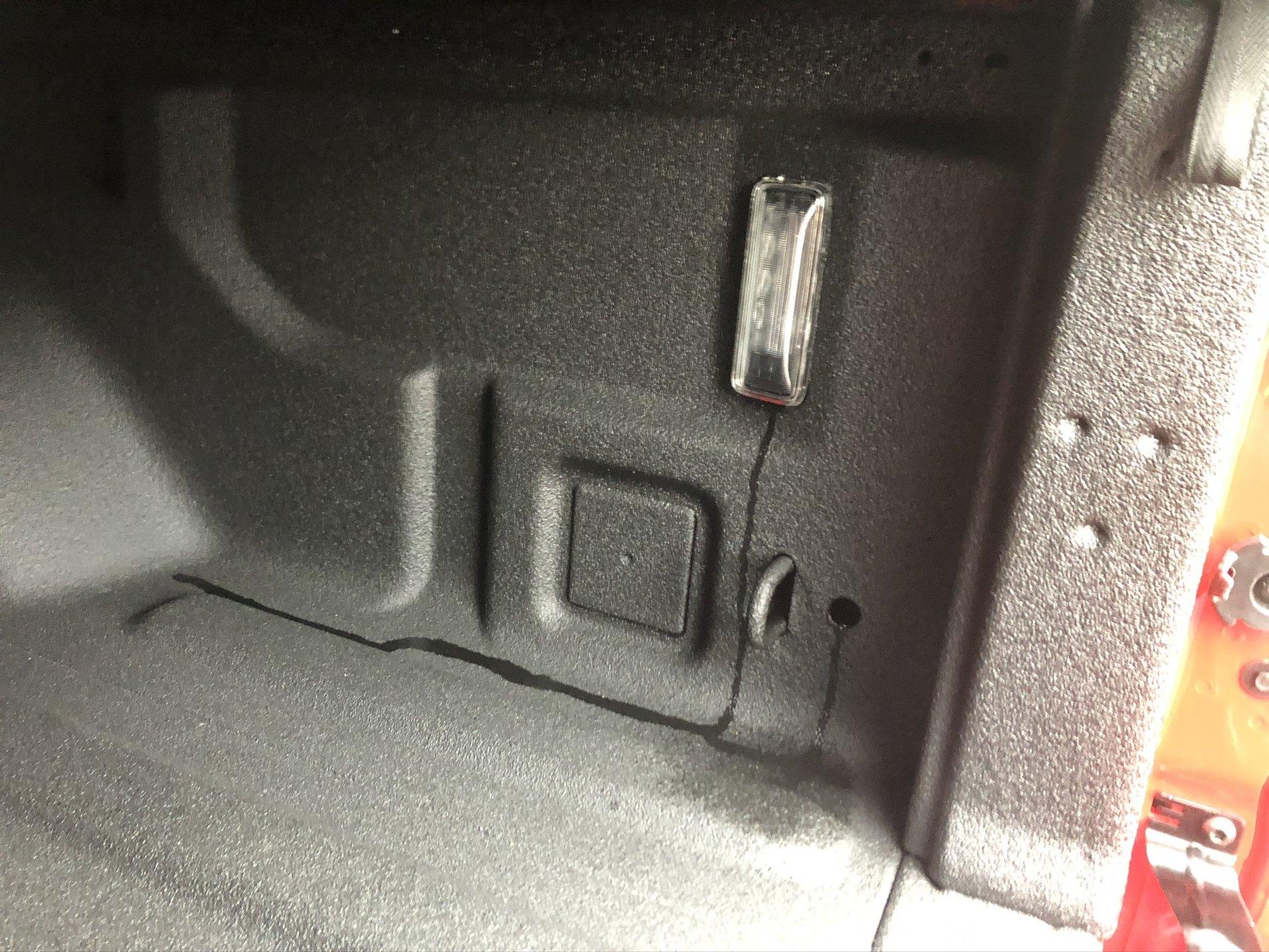 Jeep Gladiator Unexpected water in bed B11527B7-4BB7-4E95-8068-1366044003C4