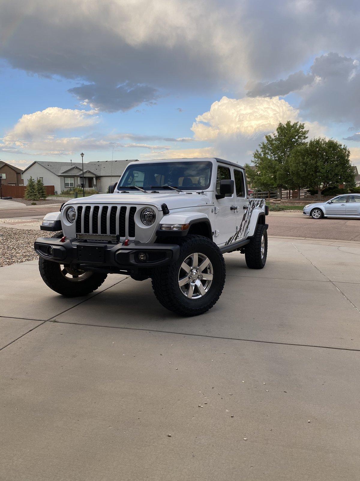 Jeep Gladiator BRIGHT WHITE Gladiator JT Club A5CD51EC-AAC5-43B7-B969-D54031DB9478