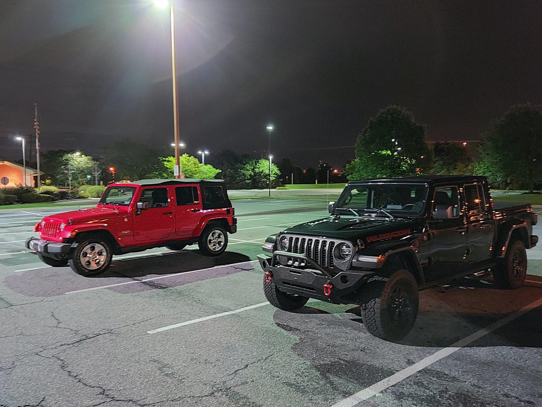 Jeep Gladiator Jeeps Parking Next To Jeeps 20200828_212316