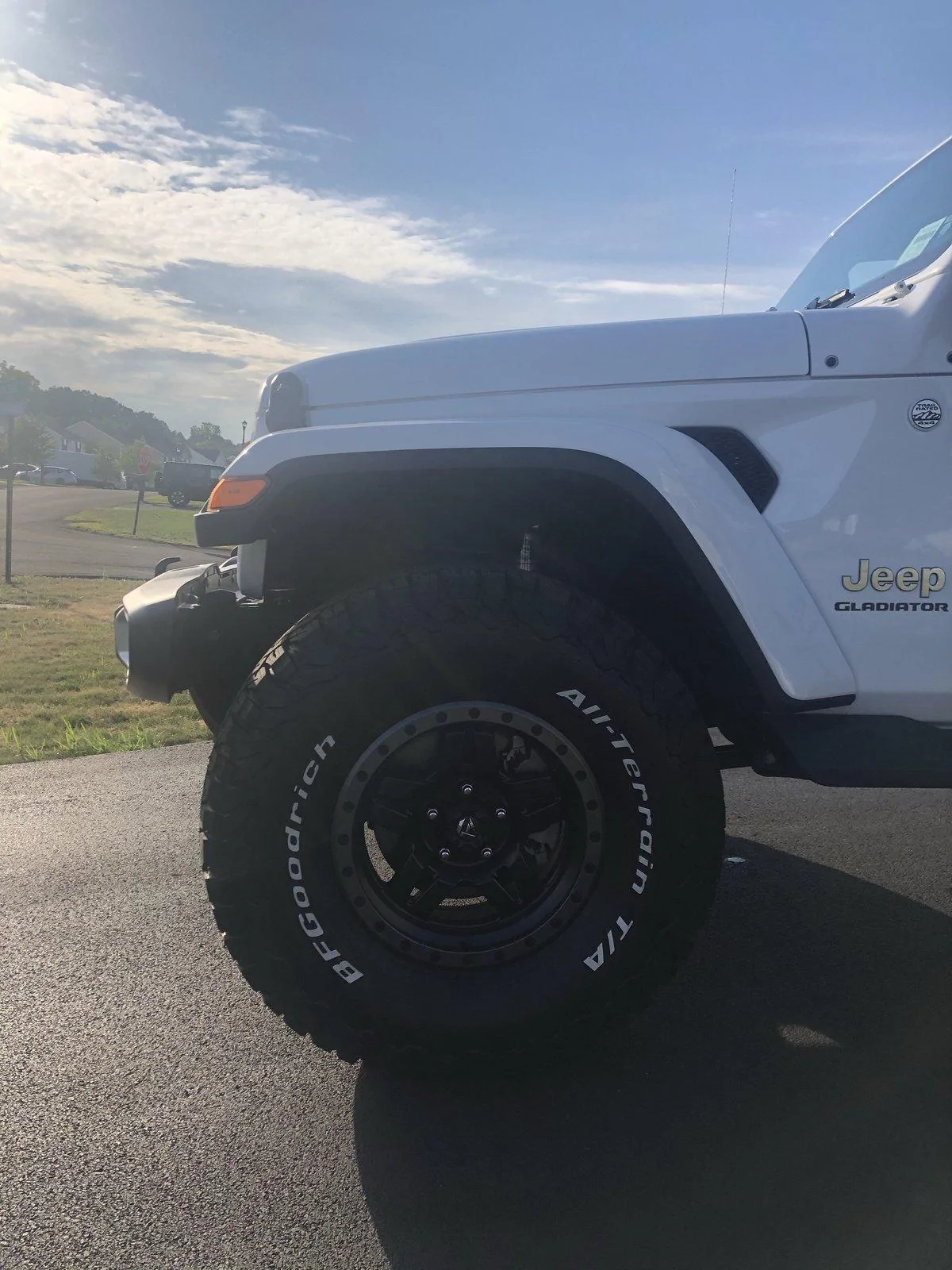 Jeep Gladiator White Body Colored Fender Flares 2206054D-E318-4517-97FB-1E1FF6B28E23