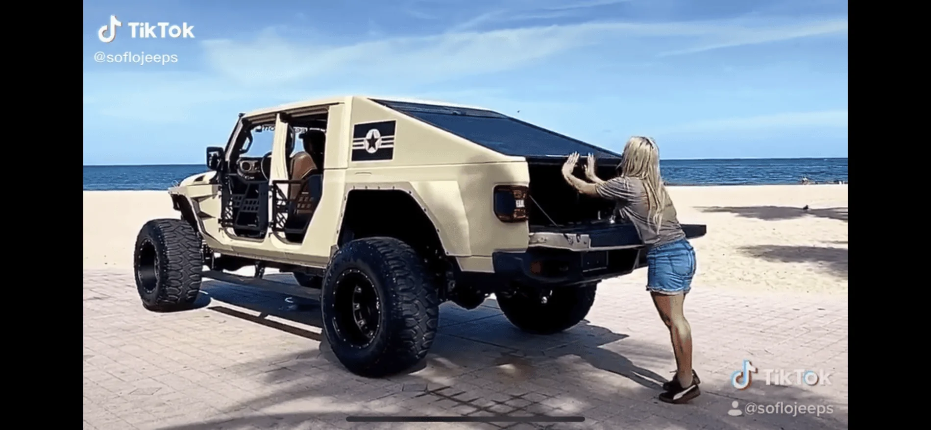 Jeep Gladiator Awesome Pseudo Camper shell C63B4477-F283-4E0E-8FB3-D8E1294D3CBE
