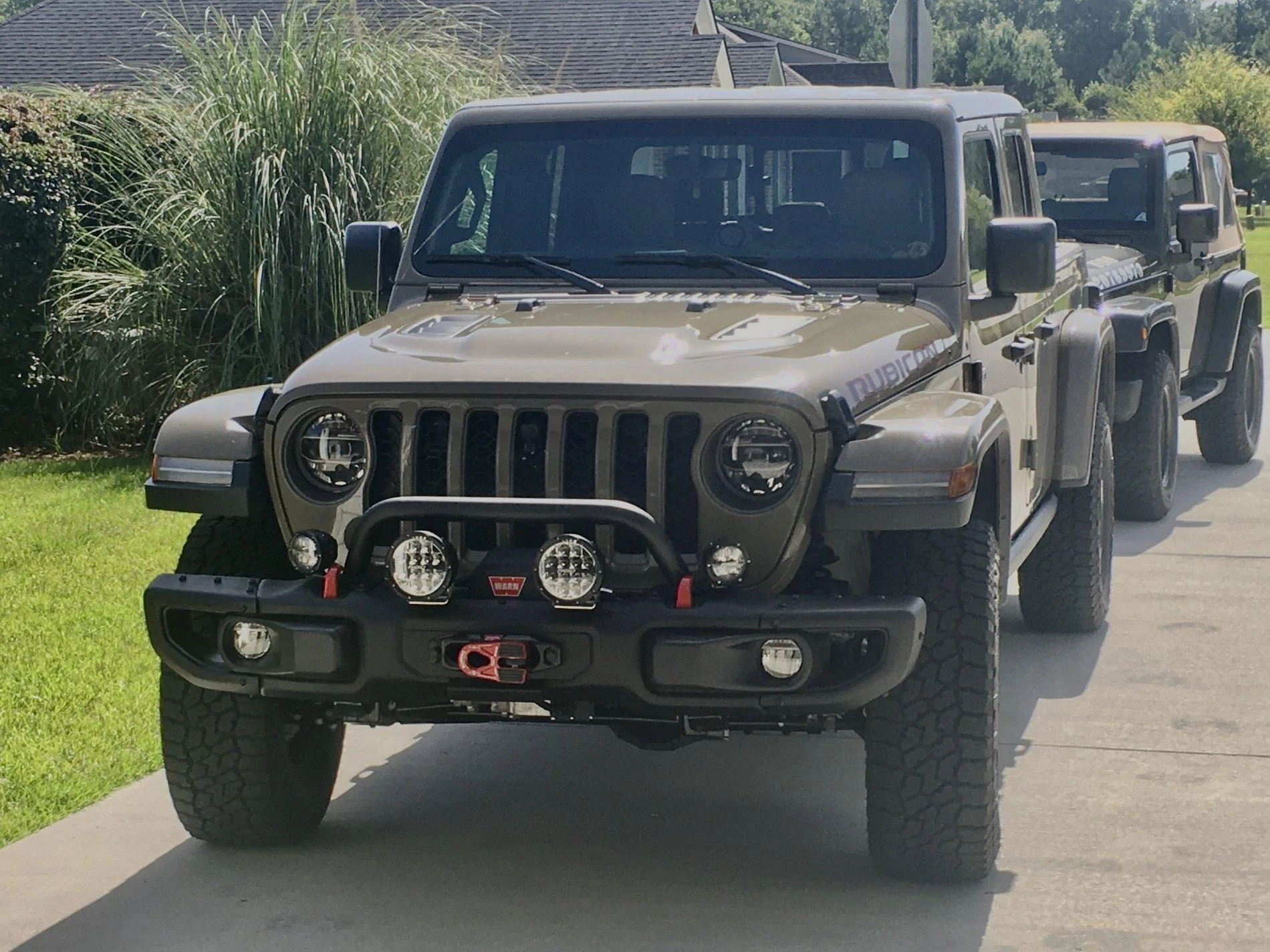 Jeep Gladiator Warn Low vs Mid Height Grill Guard 6D31257A-115A-4BE0-BCD6-71BC66C2B74E