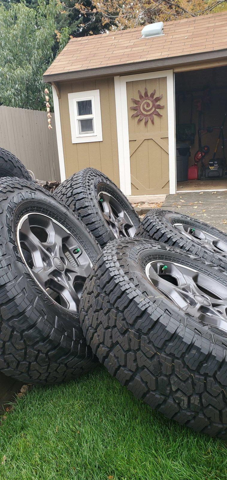 Jeep Gladiator New Gladiator Rubicon take-offs wheels and tires 20200829_145151