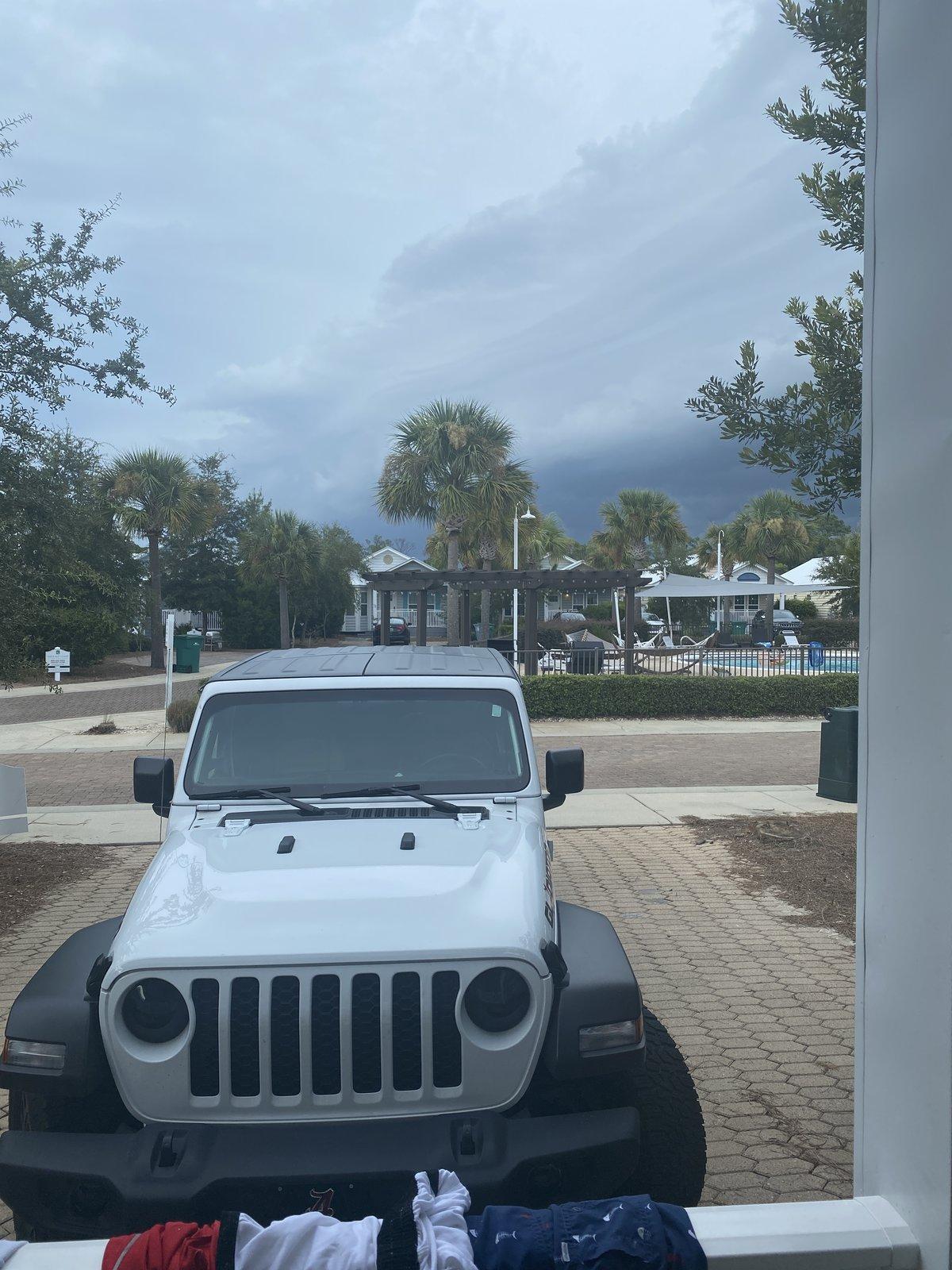 Jeep Gladiator BRIGHT WHITE Gladiator JT Club 077983A5-FB7F-49AF-B3FF-6D96C94903F5