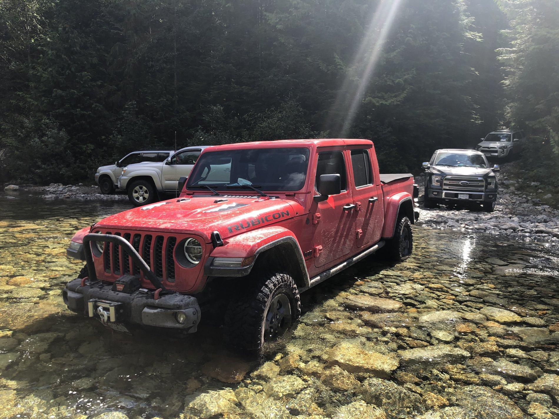 Jeep Gladiator Warn Low vs Mid Height Grill Guard 63ED8785-B842-4D35-8991-A6C54E8D94E6