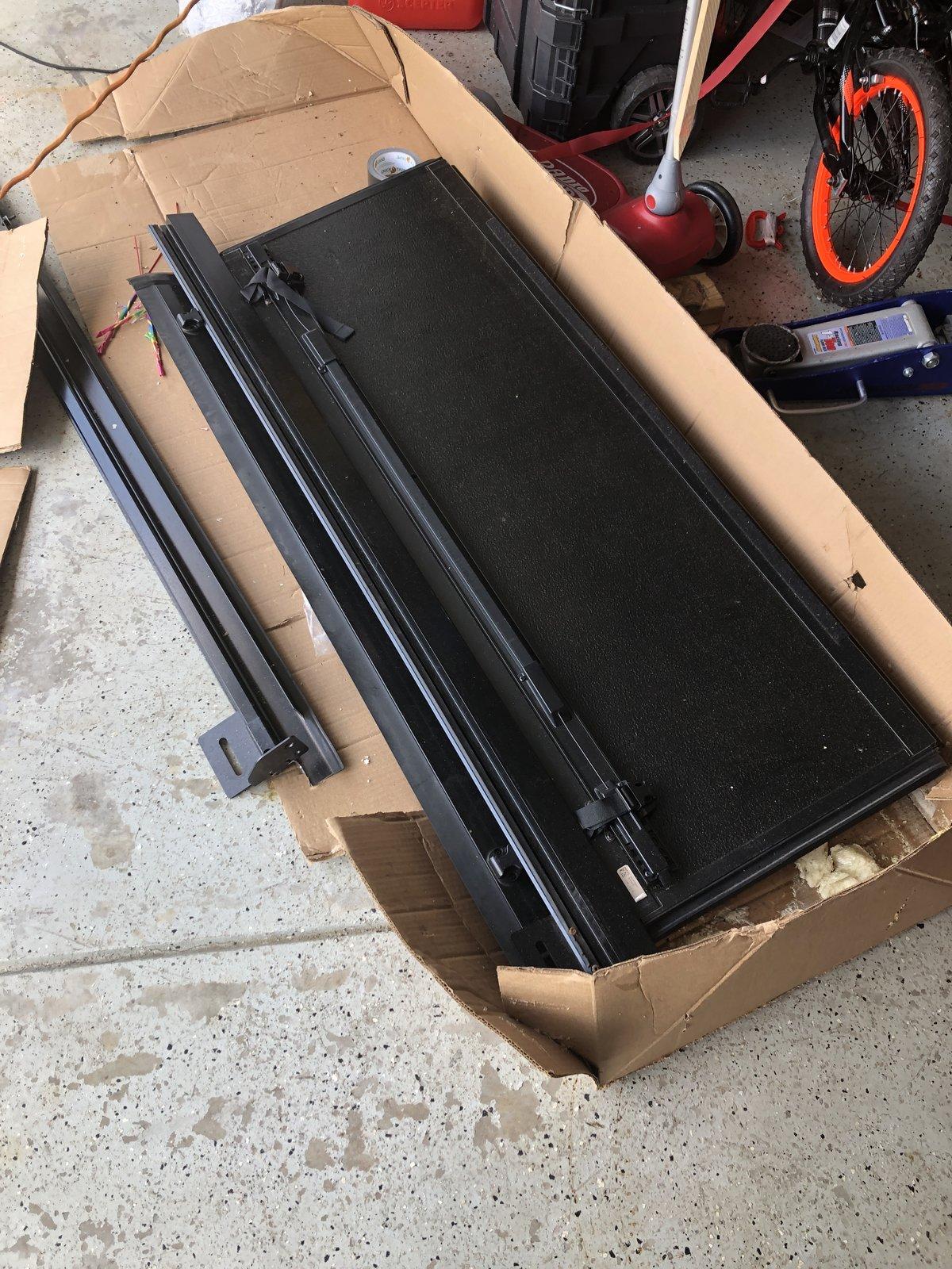 Jeep Gladiator Mopar hard trifold cover 360DF01E-CD95-4DBB-8404-5A7BD9E49976