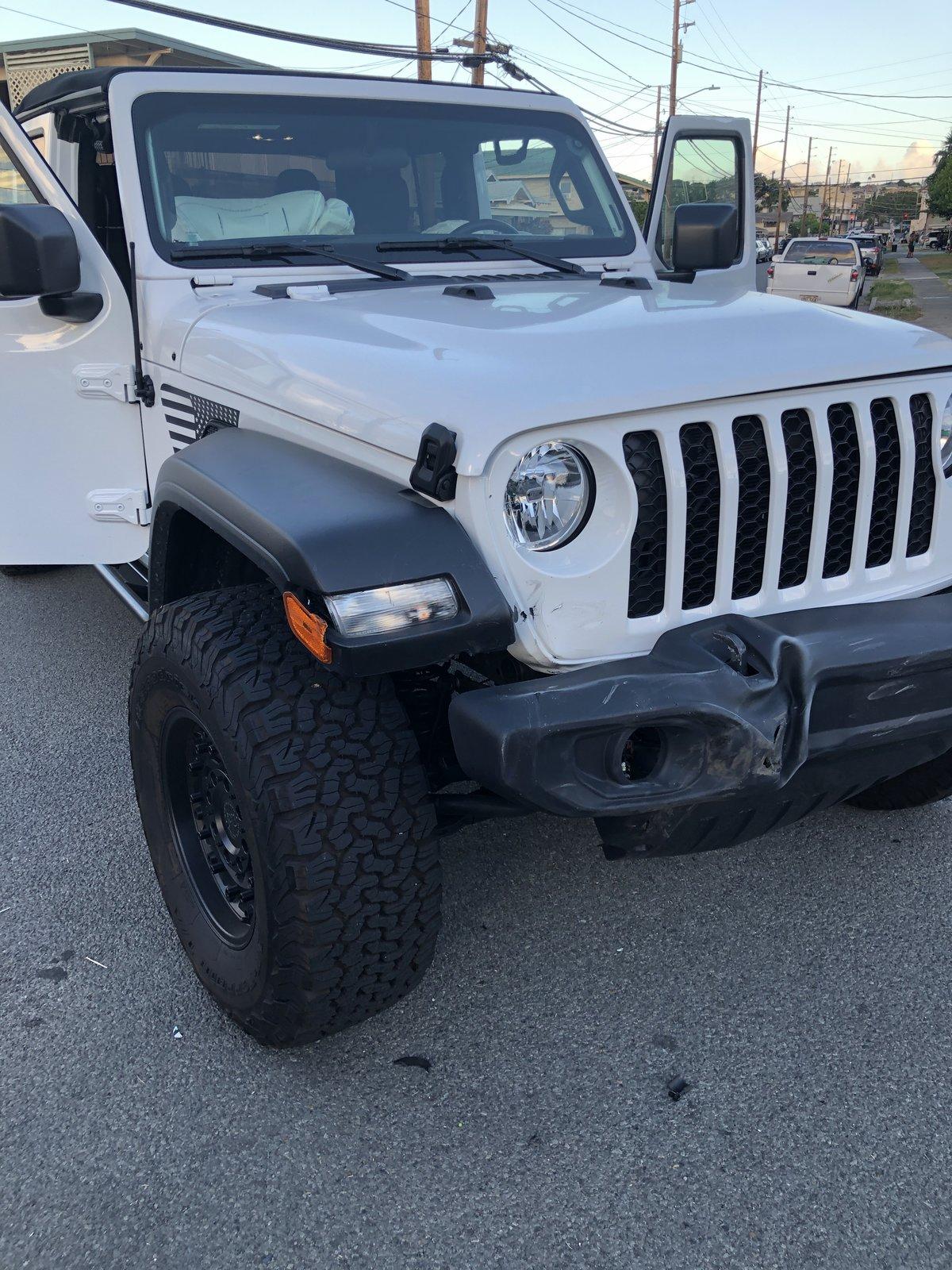 Jeep Gladiator Got hit! IMG_2726.JPG