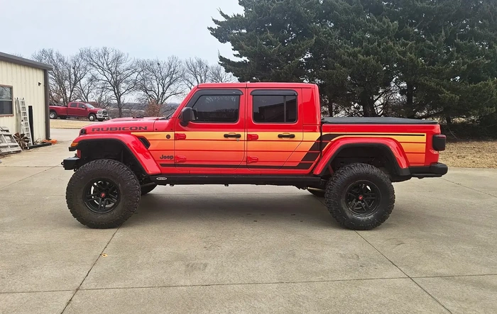 Got it on the road with old school wrap, 3.5" lift and 37s. All I lack is finishing