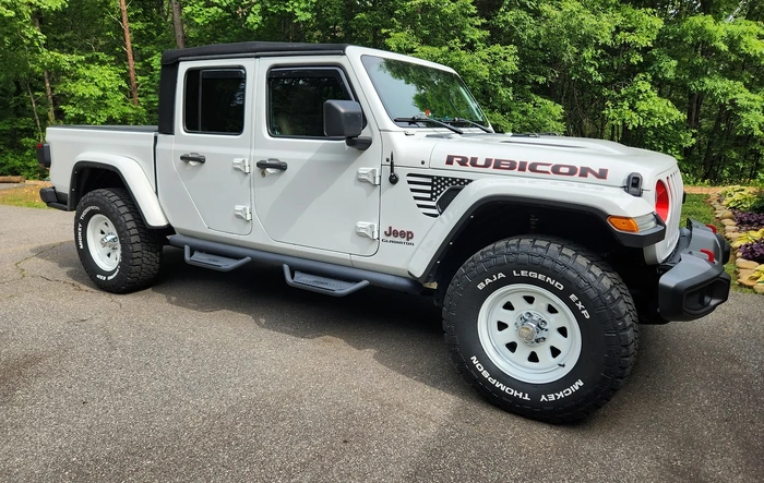 Joined the Retro Wheel Club with my '22 Rubicon.
