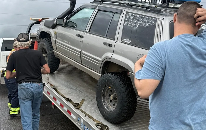 Rescuing a ZJ on a trail called Shit Show