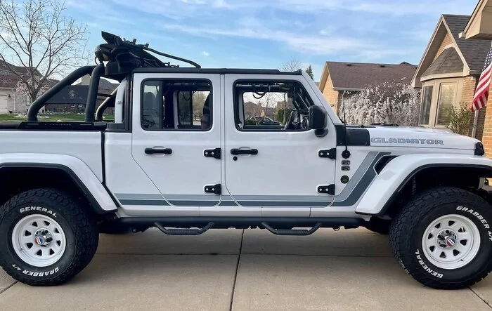 Threedom Hinge Covers Installed on Retro White Gladiator Build