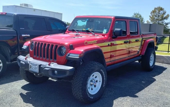 Saw this today... throwback "Comanche" Gladiator