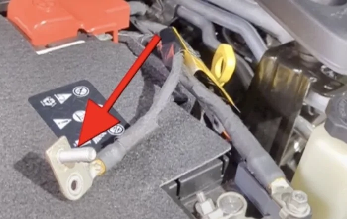 DIY How-to: Take the Aux Battery Offline