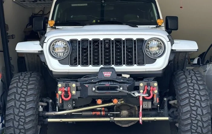 Updated 2024+ grille installed on my 2020 JT (temperature readings added)