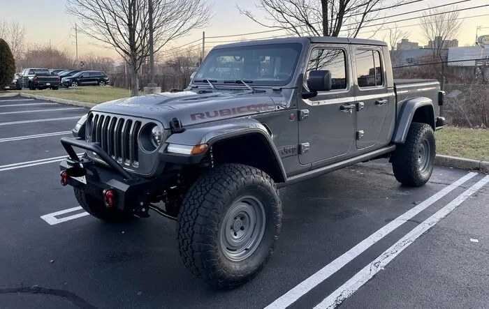 Clayton 1.5" Ride Right Lift Kit lnstalled! Plus Fifteen52 Analog, Bestop tonneau cover, and Jeep bumper!