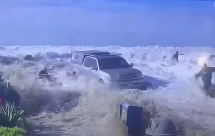 Huge rogue wave in SoCal injures 8, Gladiator escapes...(video)