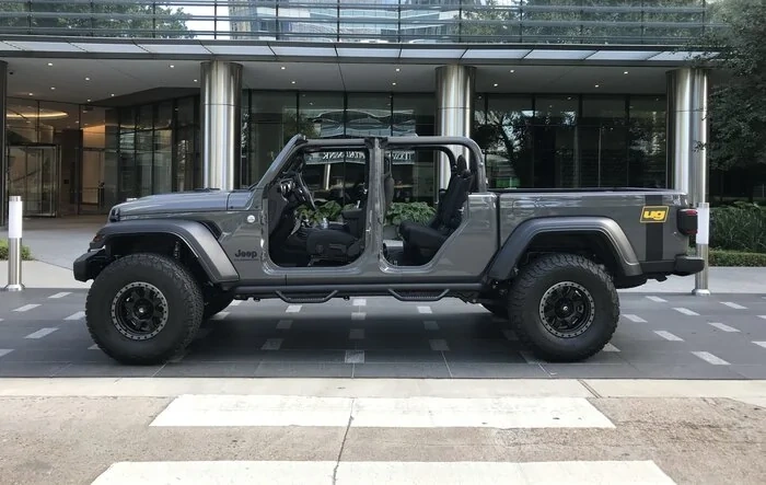 Happy Fri-yay!!! Let's see those naked (JEEP) photos! **Admin Warning: No Nudity allowed**