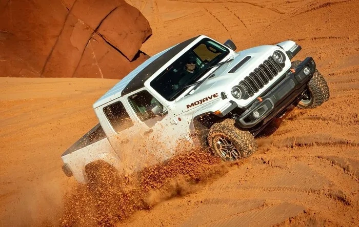 2024 Gladiator Mojave reviewed in Moab, UT by Motortrend