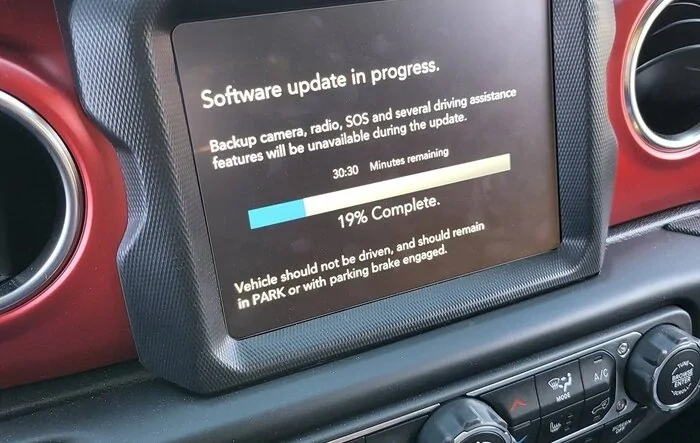 How to: Update UConnect 8.4" via USB drive.
