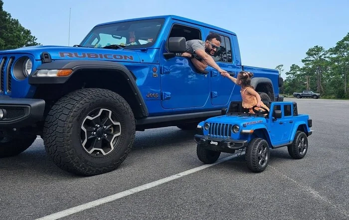 Daddy / Daughter Gladiators will definitely brighten your day.