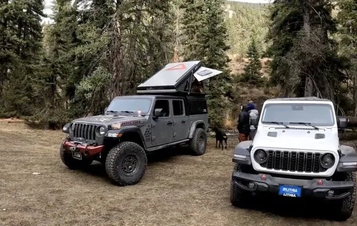 5 Gladiators take a newly created trail in Montana (Arch Canyon)