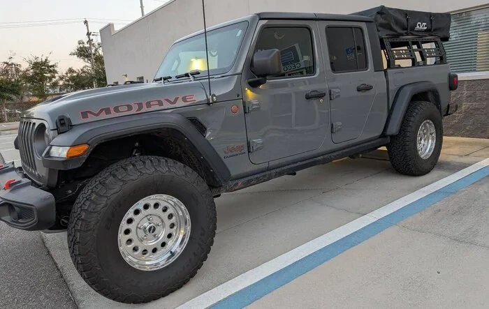 Another Stock Mojave on 37s (Manual)