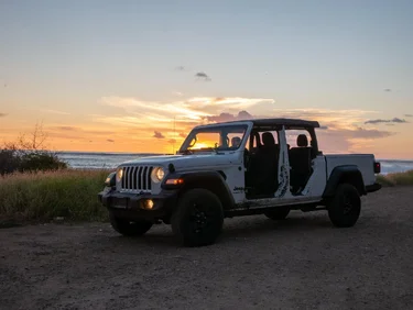 FN-2187 - white 2020 Jeep Gladiator Sport