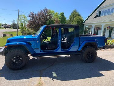 Still a bit cold for a doorless drive but why not!