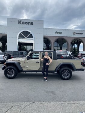 Jeep Gladiator Gobi Gladiators Waiting Room F6403DA1-EF65-4C9A-A70F-52029B7A5747