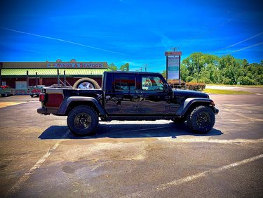 Black 2020 Sport S Max Tow