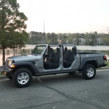 This is the way... Mandalorian inspired Sport S build Jeep Gladiator